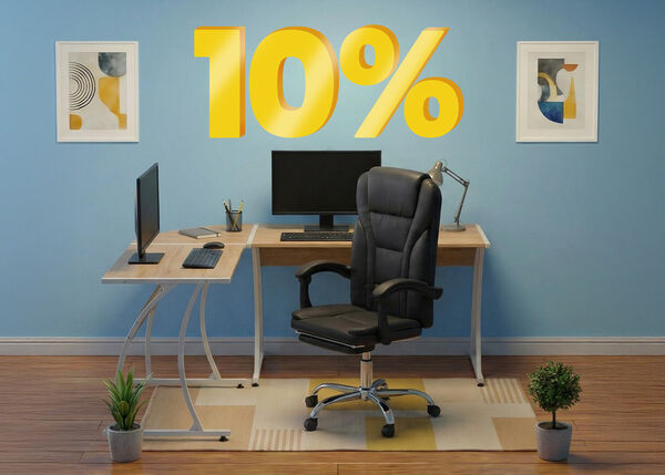 Installation de bureau &agrave; domicile avec bureau, chaise et &eacute;cran, mettant en avant &laquo; achetez 2 articles et b&eacute;n&eacute;ficiez de 10 % de r&eacute;duction &raquo;