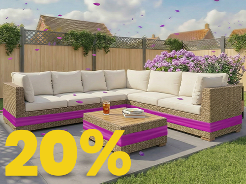 Banni&egrave;re ext&eacute;rieure montrant un sofa en rotin avec table assortie, accentu&eacute;s d&rsquo;une bande mauve, et un grand texte jaune &ldquo;20 %&rdquo;. Cliquez pour voir les produits de la collection.