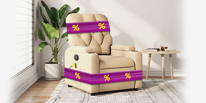 Fauteuil inclinable beige avec bandes promotionnelles violettes affichant des icônes de réduction jaunes, à côté d'une table d'appoint et d'une plante en pot, dans un salon stylé. Cliquez pour découvrir la collection.